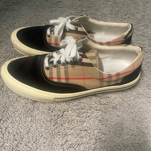 Burberry Plaid Athletic Shoes - Black, White, and Tan Burberry Shoes Womens Size 36 Dark Birch Brown Check Low Top  main image 3